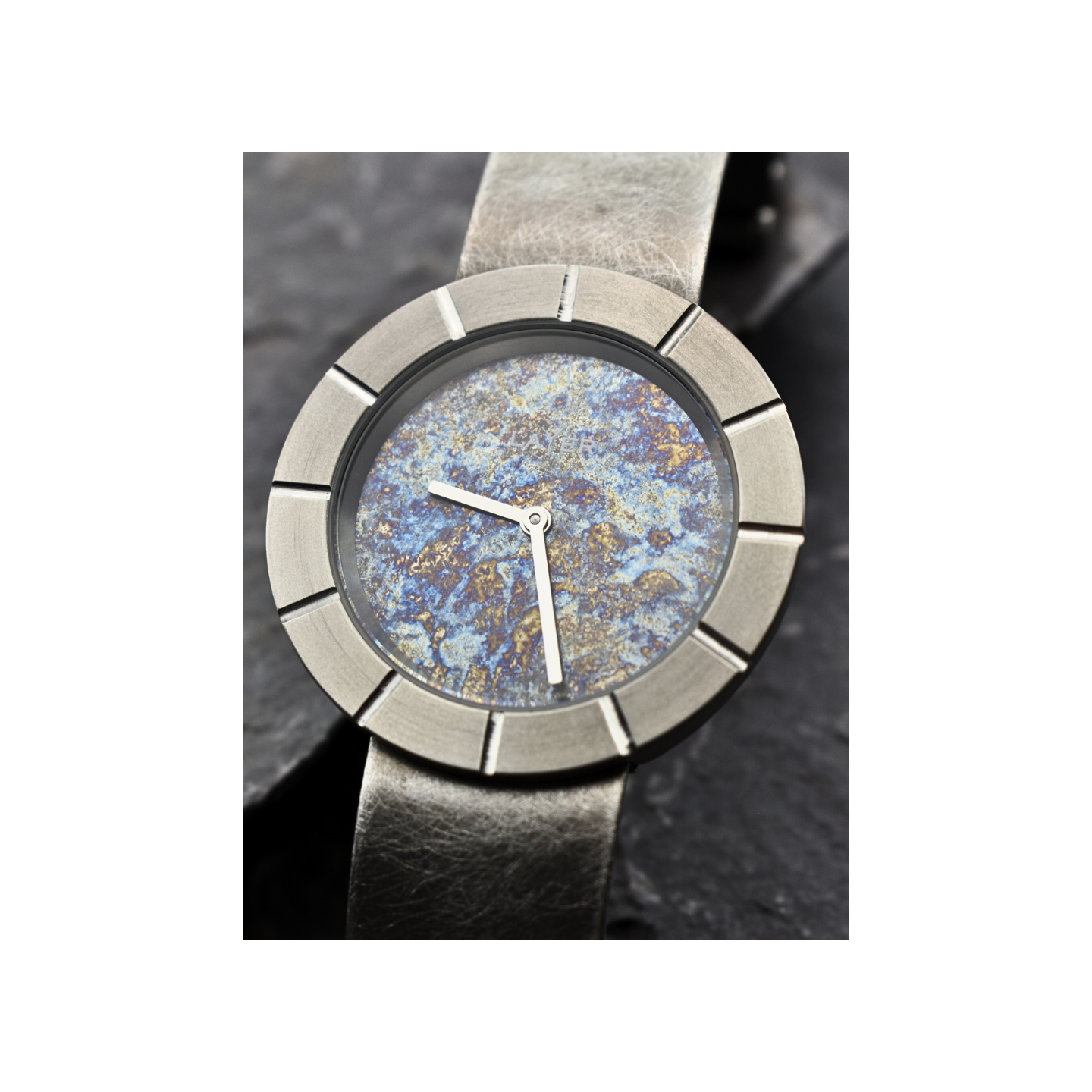 Montre full titane pièce unique