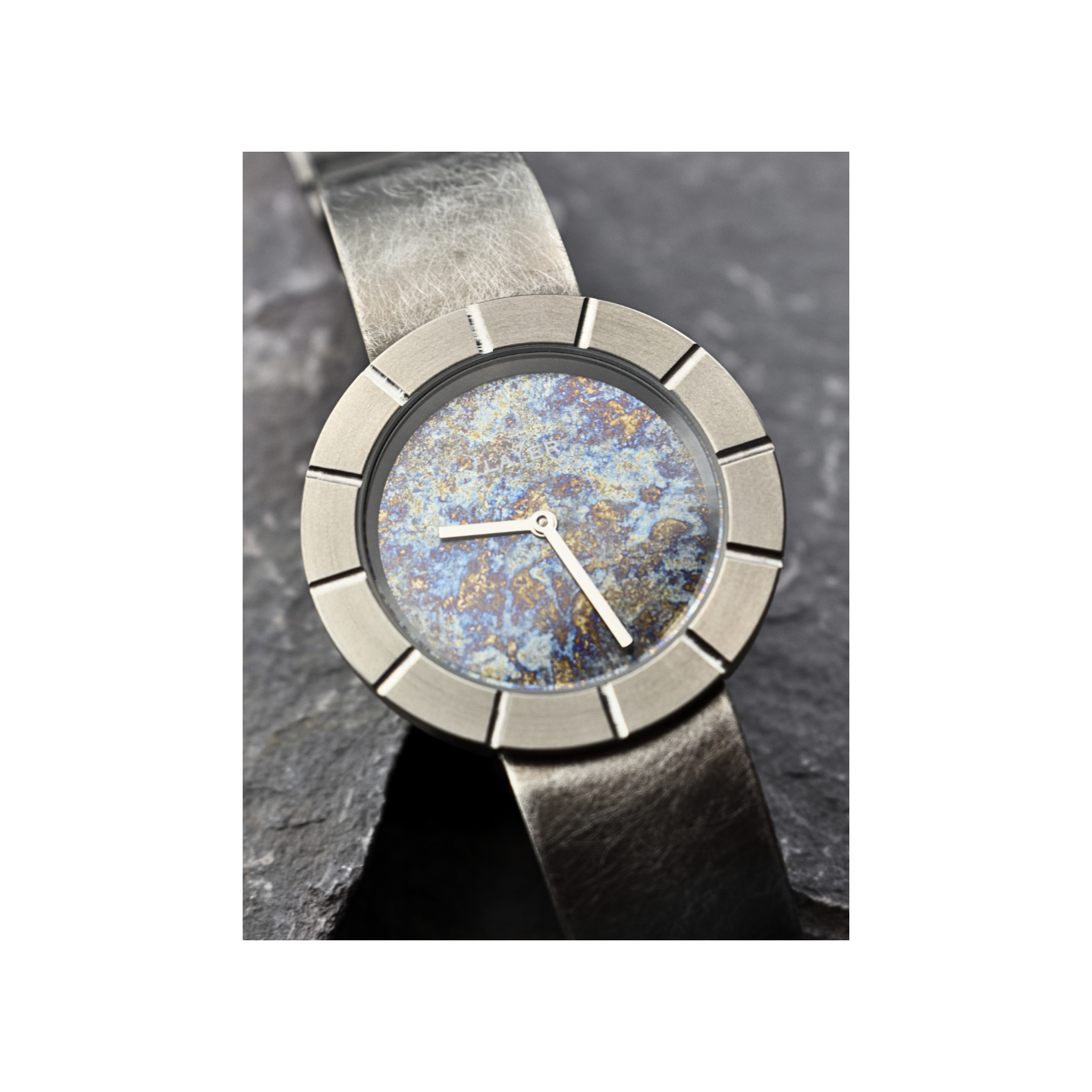 Montre full titane pièce unique