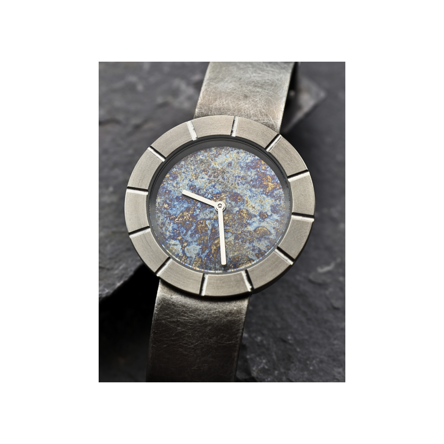 Montre full titane pièce unique