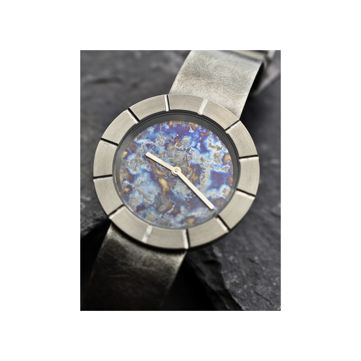 Montre full titane pièce unique