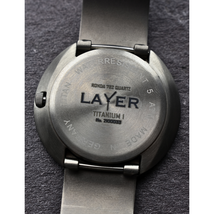 Montre full titane pièce unique
