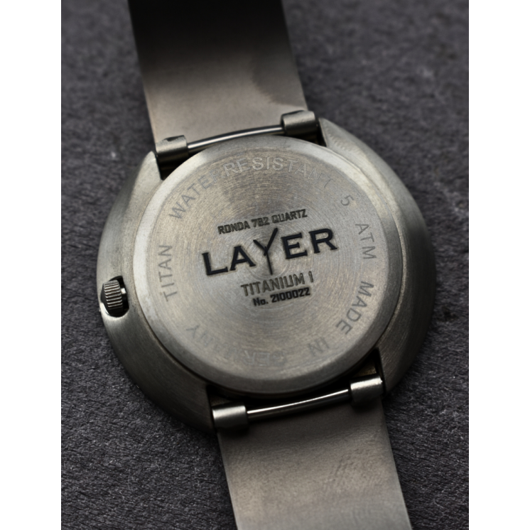 Montre full titane pièce unique