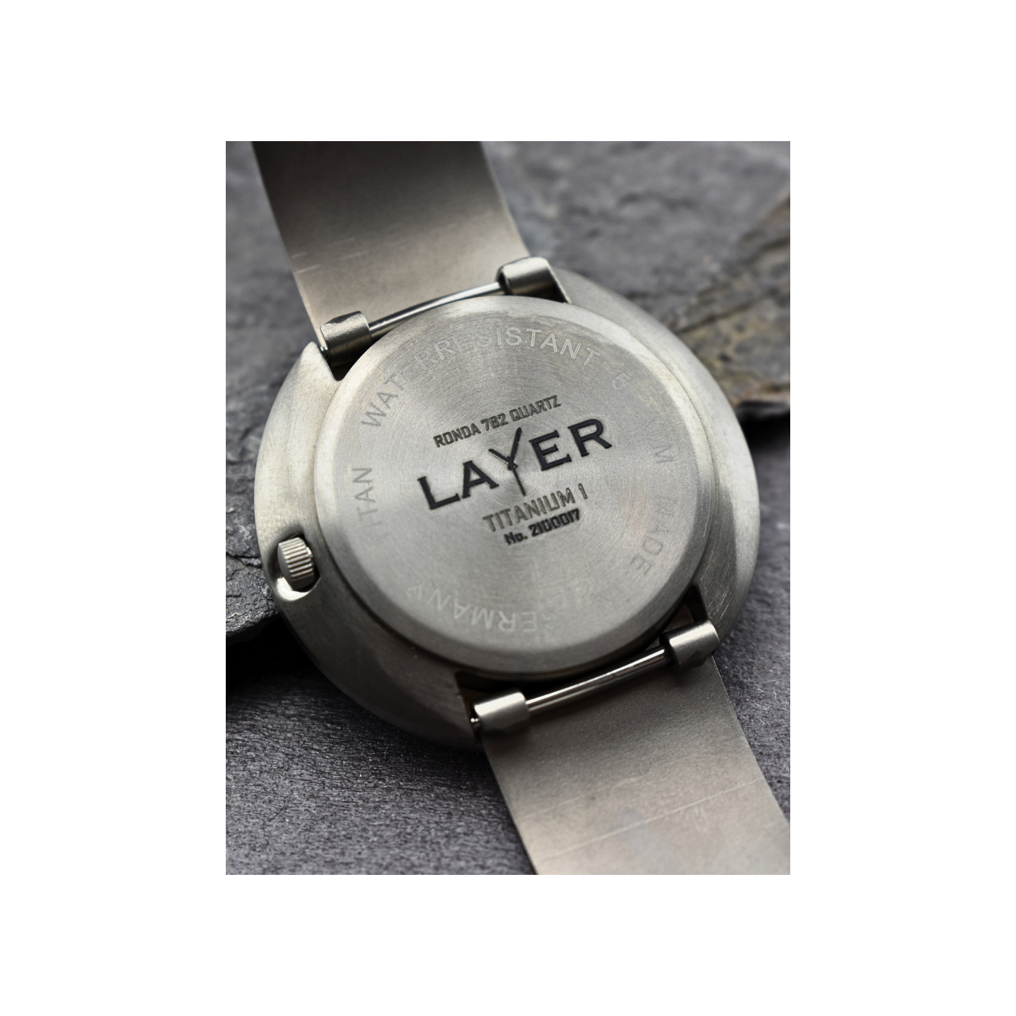 Montre full titane pièce unique
